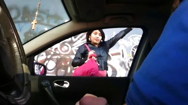 黒い男は引っ張っている女の子のトランク 女性 の ため の アダルト 動画