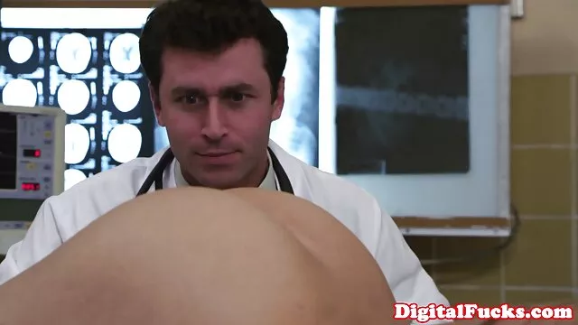 パーティーで二人の男 エロ 女性 用 動画
