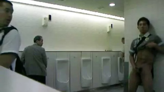ドライバーは、彼の奥の部屋でアジア人を引っ張った。 無料 動画 女性 用