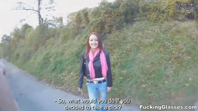 それで行わスキニーとグループを殺す、椅子の上にそれらを置く 女性 の ため の アダルト 動画